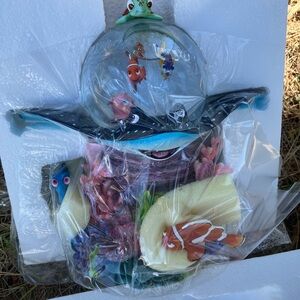 Disney Pixar Finding Nemo Coral Reef Musical Snow Globe Over The Waves Styrofoam
